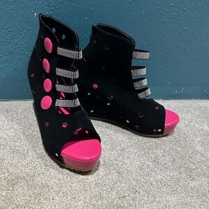 SHEIN Black and Pink Wedge Sandals